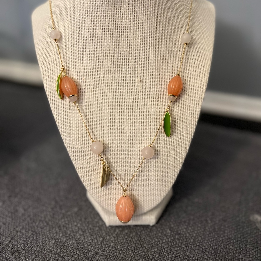 Kate spade ♠️ necklace. Leaf detail w/ pink stones